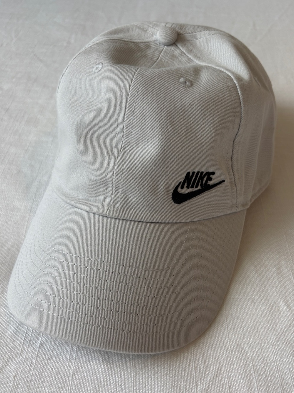 Nike Women’s  Light Gray Classic Swoosh Baseball Cap NEW